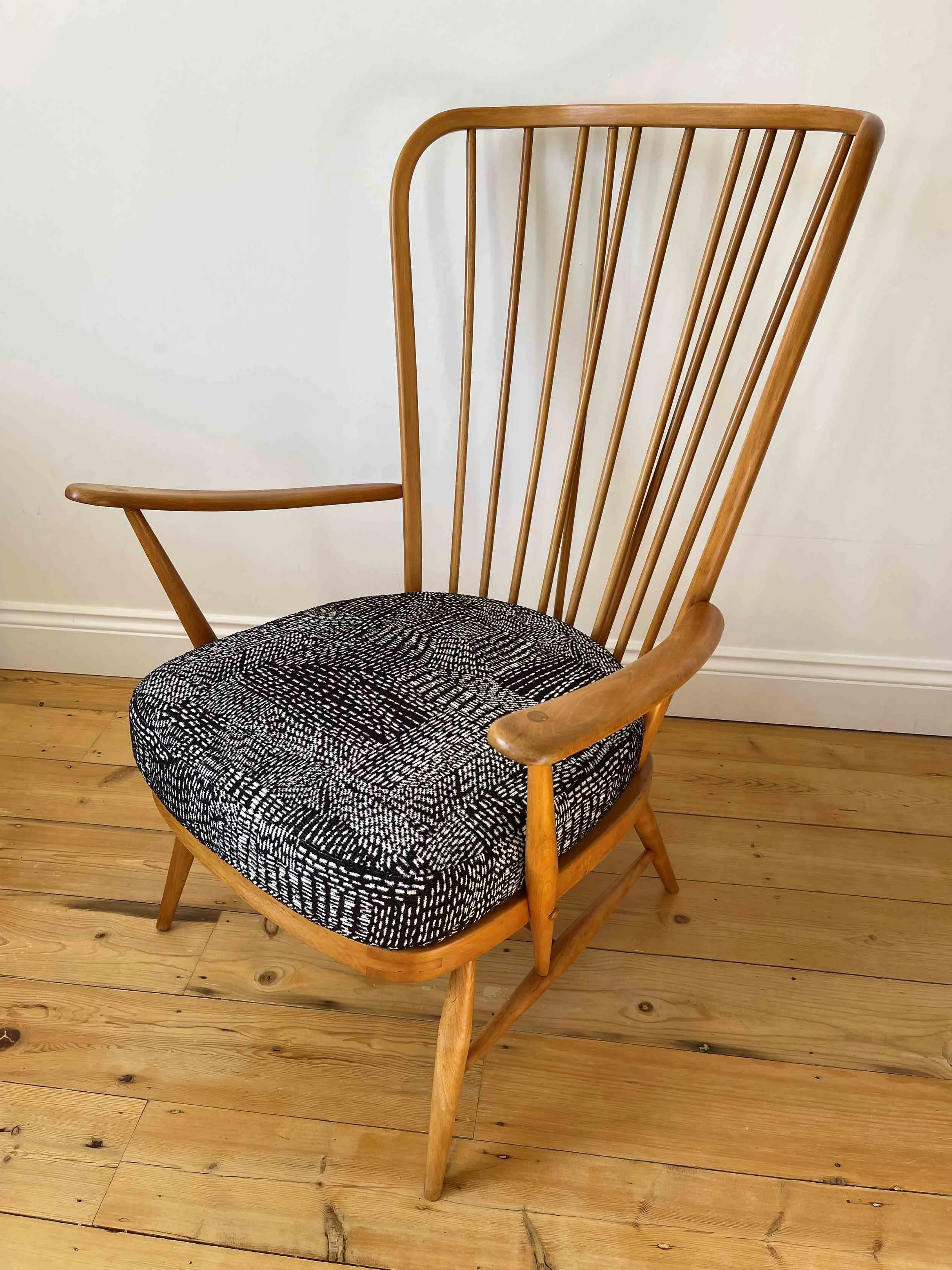 478 black white dash 1.jpg