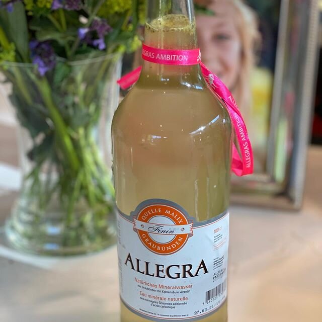 Elderflower cordial from @floryjules 🙏🙏🙏💕