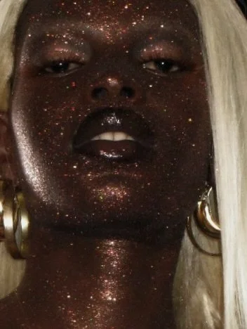 Camera roll from our full body glitter shoot ✨

@amybeastley 
@adhieu.jurkuch 
@sharonrobinsonhair 
@harley.stylist