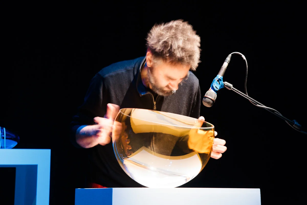 POToole plays ClogAnAingil by RdeBuitlear_PhotoPhilipLauterbach.jpg