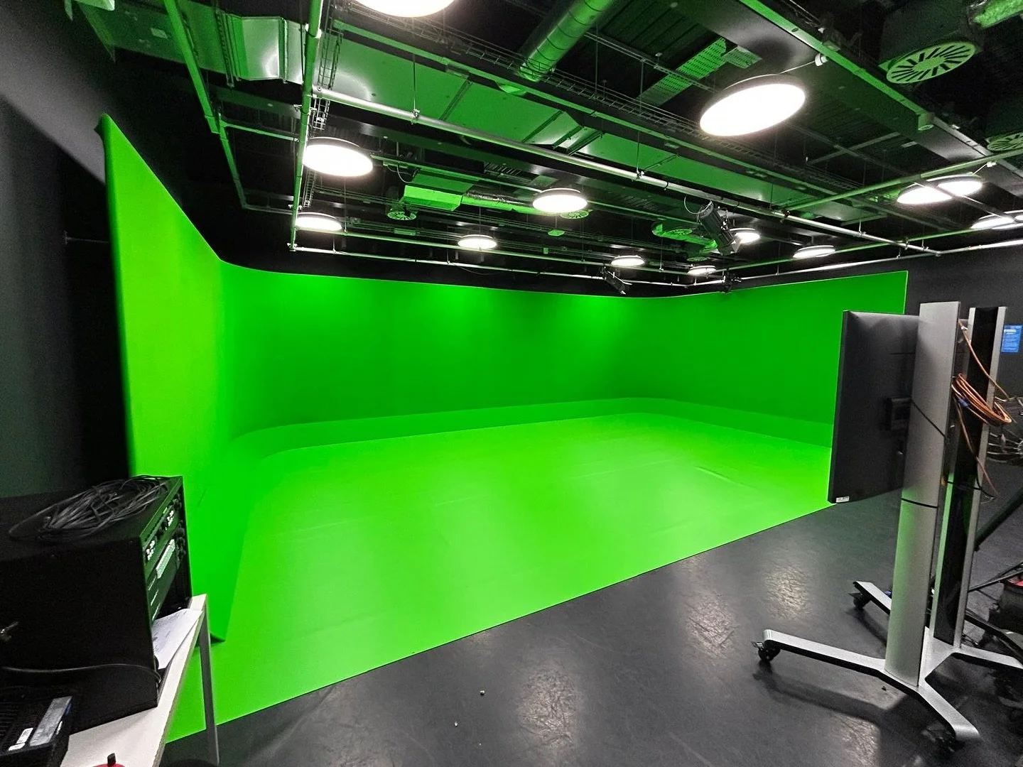 We recently update this VFX100 at the University of South Wales from an L shape to a much larger U shape.