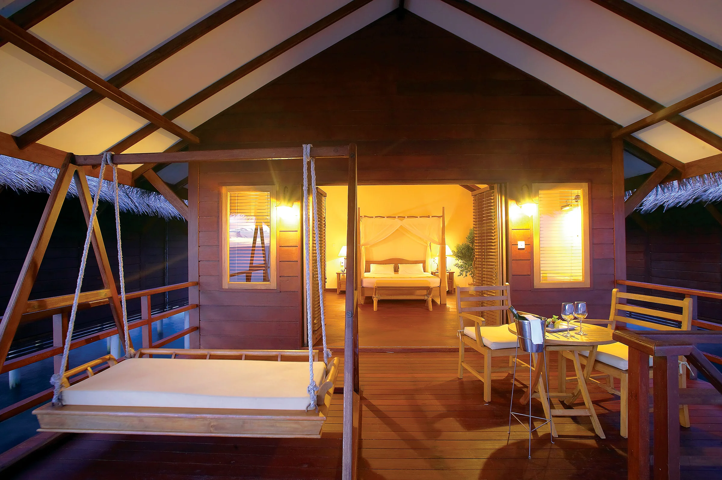 filitheyo_water_villa_04.jpg