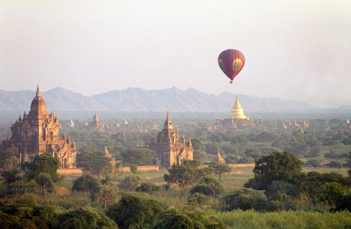 bagan-templi-mongolfiera.jpg