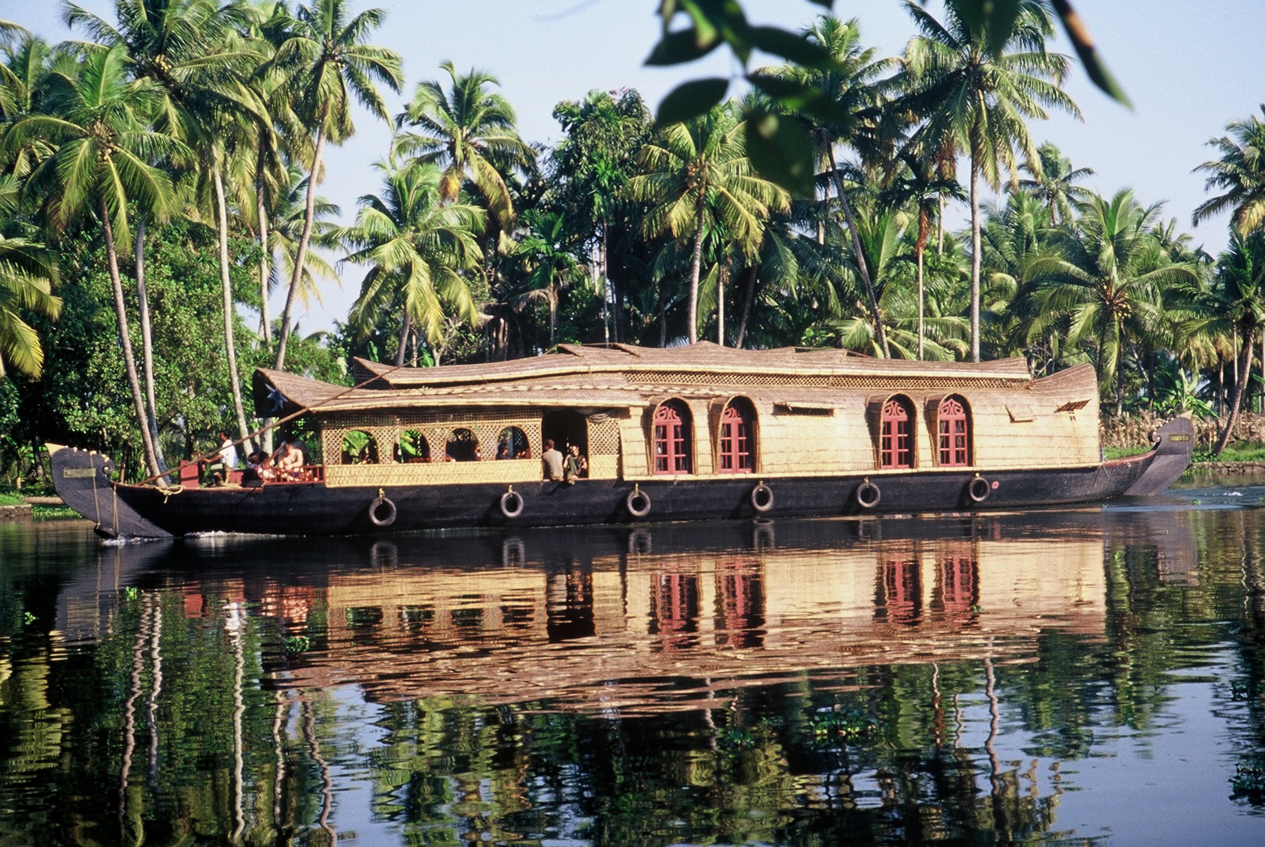 india-kerala-houseboat-backwaters-wadi-destination.JPG