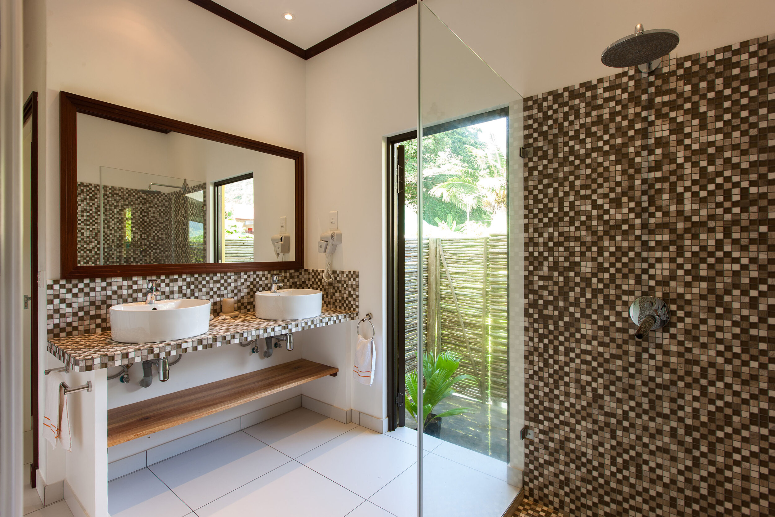 seychelles-praslin-les-lauriers-eco-hotel-villa-bagno--wadi-destination.jpg