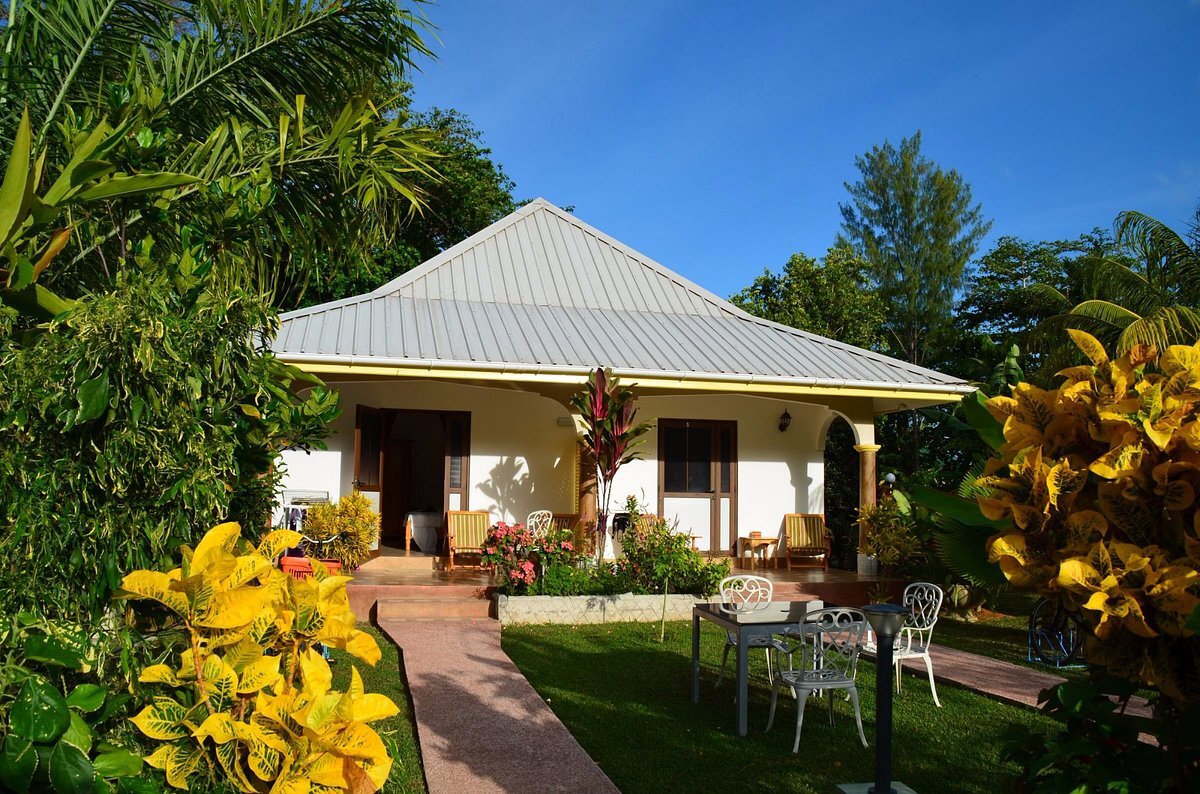 seychelles-etoile-labrine-guest-house-bungalow4-isola-la-digue-wadi-destination.jpg