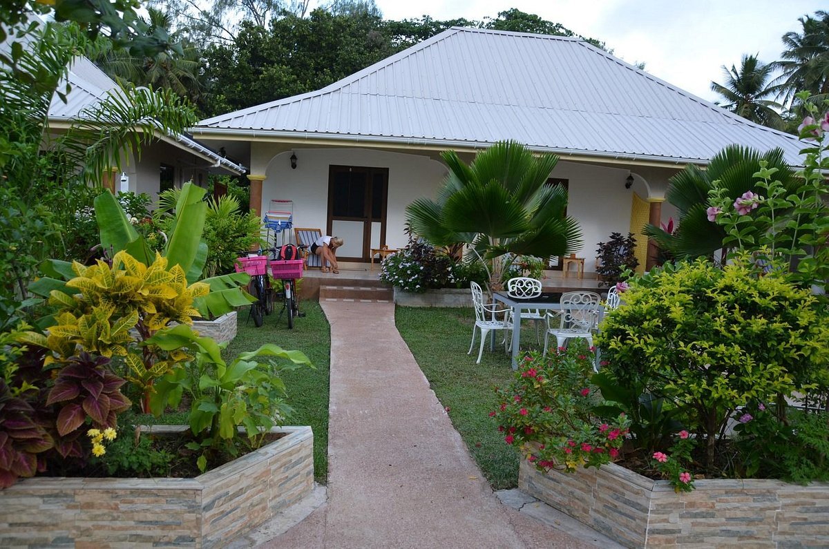 seychelles-etoile-labrine-guest-house-bungalows-isola-la-digue-wadi-destination.jpg