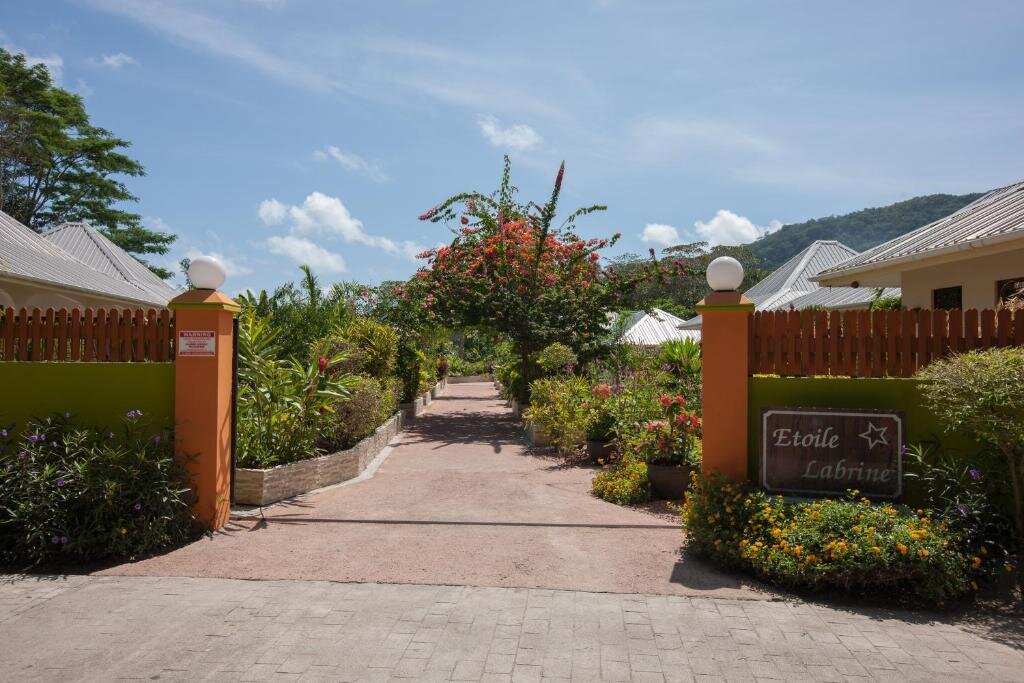 seychelles-etoile-labrine-guest-house-ingresso-isola-la-digue-wadi-destination.jpg