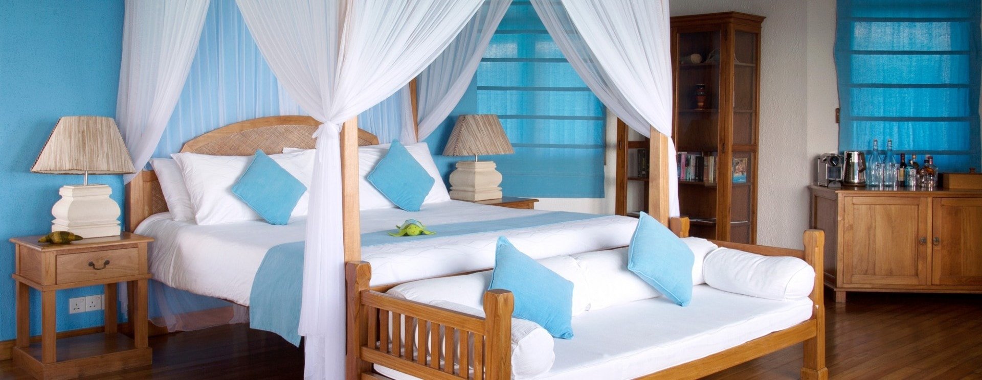 resort-maldive-coco-palm-dhuni-kolhu-bedroom-lagoon-villa.jpg