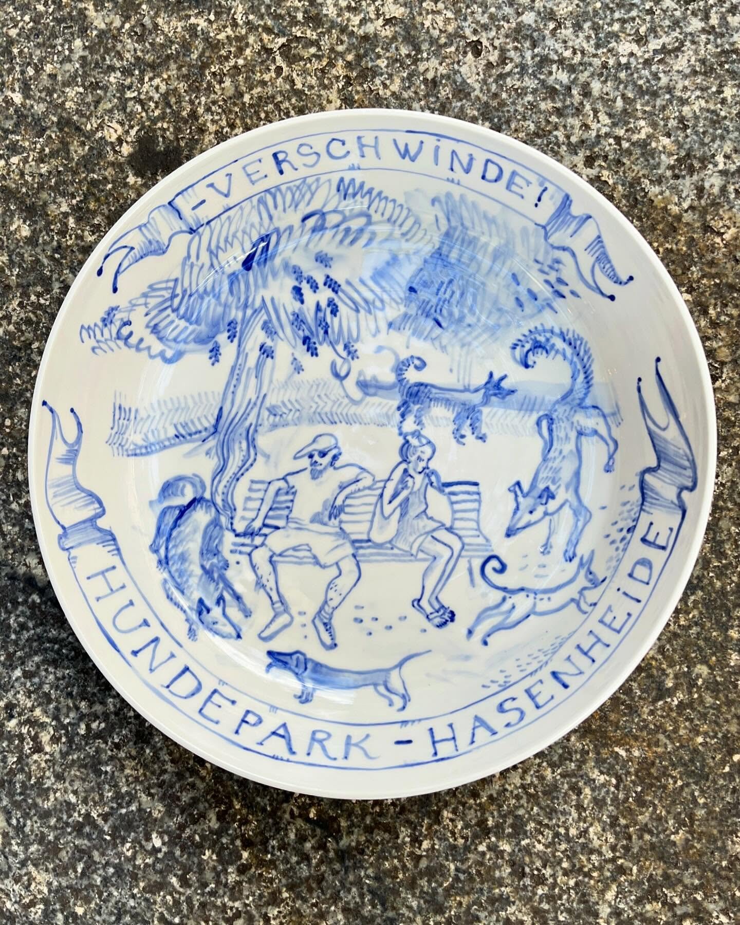 👺🐕&zwj;🦺 A day well spent in Hundepark-Hasenheide.. #zokotucha #porcelain #drawing #hasenheide #hundepark #verschwinde #sparkleandshine