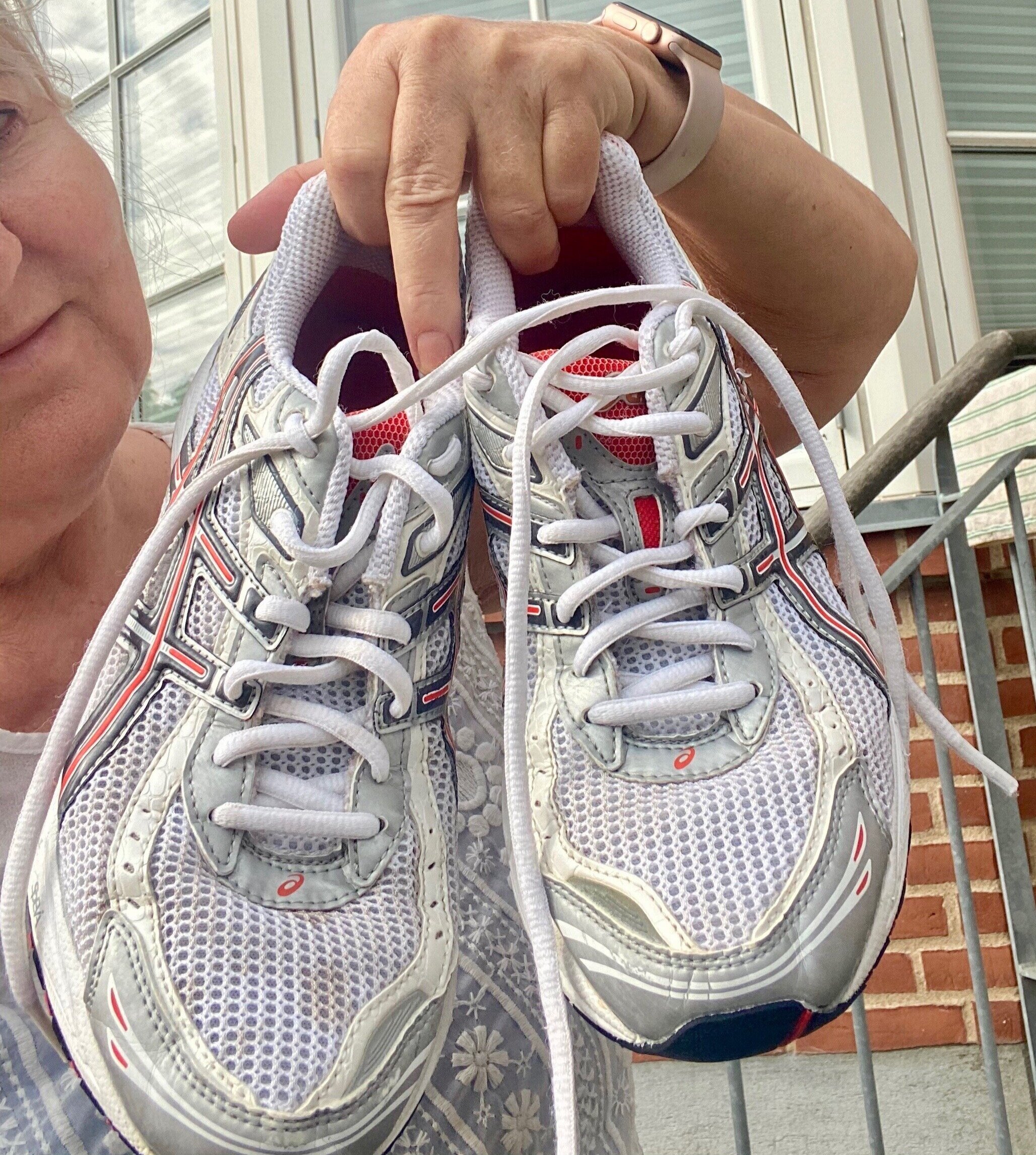 Thorns undgå Mod Sådan redder du dine sneakers efter en tur i mudderet — Seniortiden