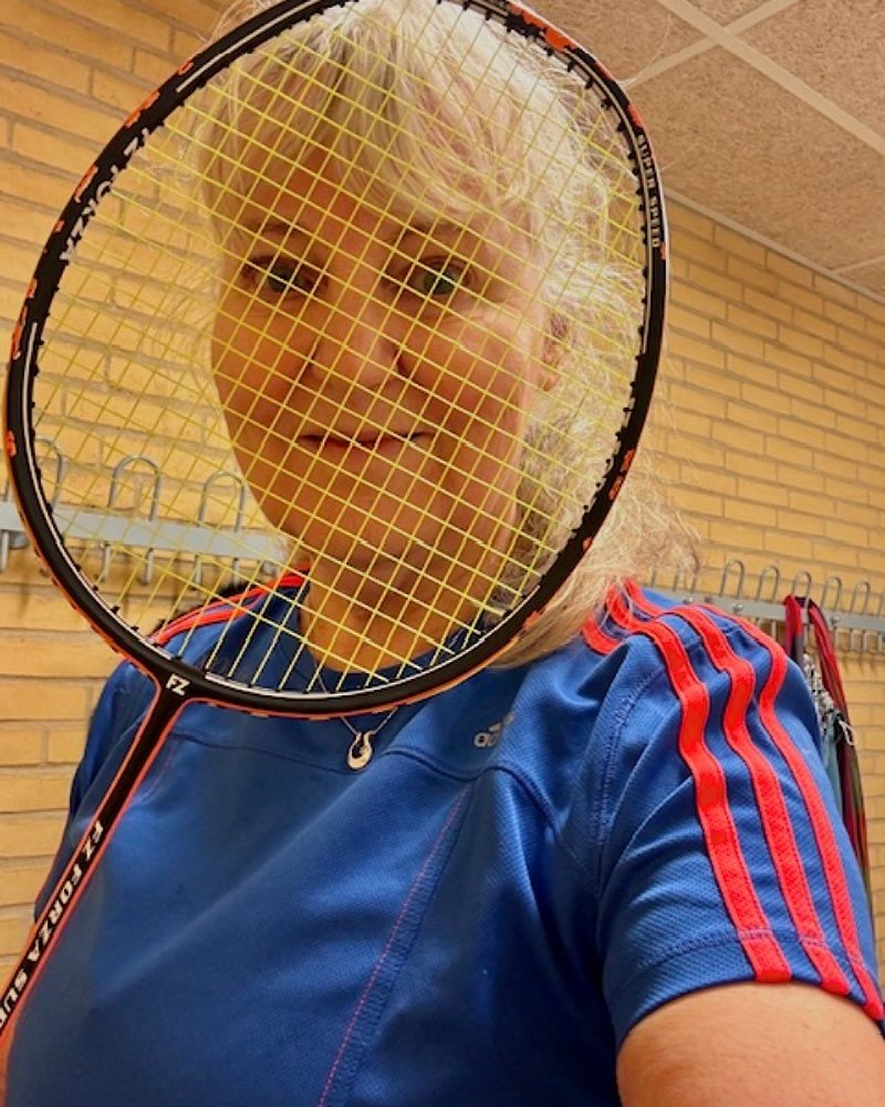 Slut p&aring; badmintons&aelig;sonen 🏸 

I dag sluttede vi s&aelig;sonen af med sm&oslash;rrebr&oslash;d og hyggeligt samv&aelig;r, efter vi havde givet den gas p&aring; banen. 

26 seniorer var vi, som har spillet p&aring; fuld damp hele vinteren. 