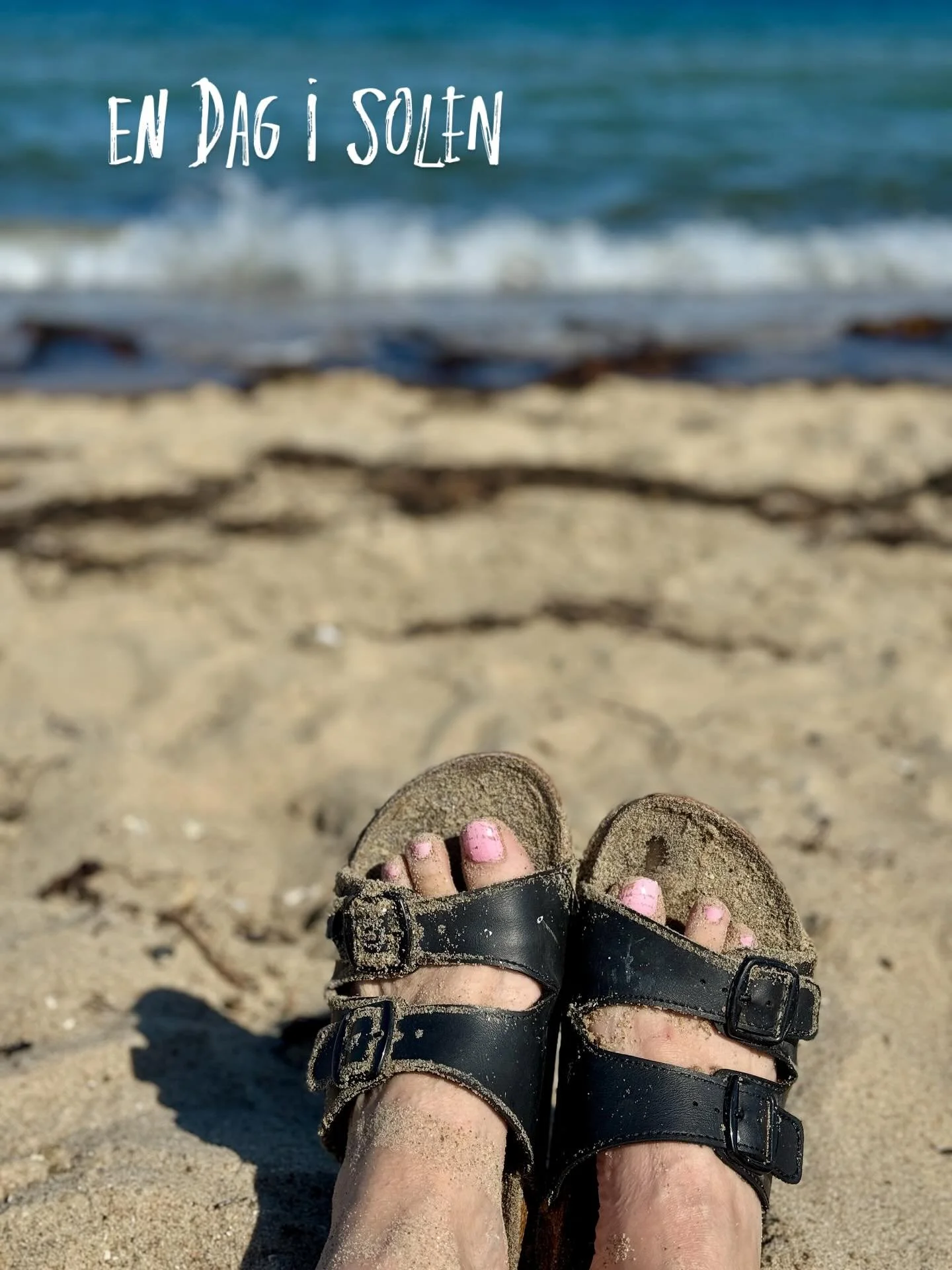 Efter en dejlig dag i solen med dem, jeg elsker, er jeg fyldt med positiv energi

#positivenergi #sammenmedfamilien #vedhavet #endagisolen #seniortiden