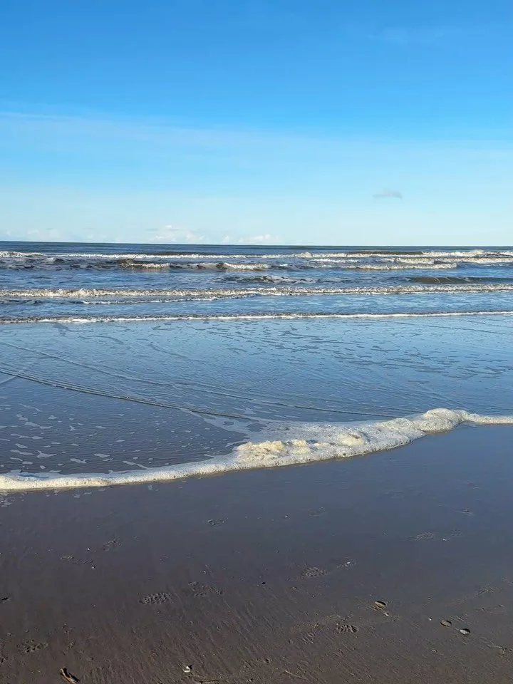 Sk&oslash;nne familiedage ved Vejers Strand. 
Tr&aelig;nger du til en lille getaway kan jeg varmt anbefale at tage til Vejers. Her er natur og frisk luft og en ro, som f&aring;r skuldrene til at falde ned 

#vejersstrand🇩🇰 #getaway #familietid #nov