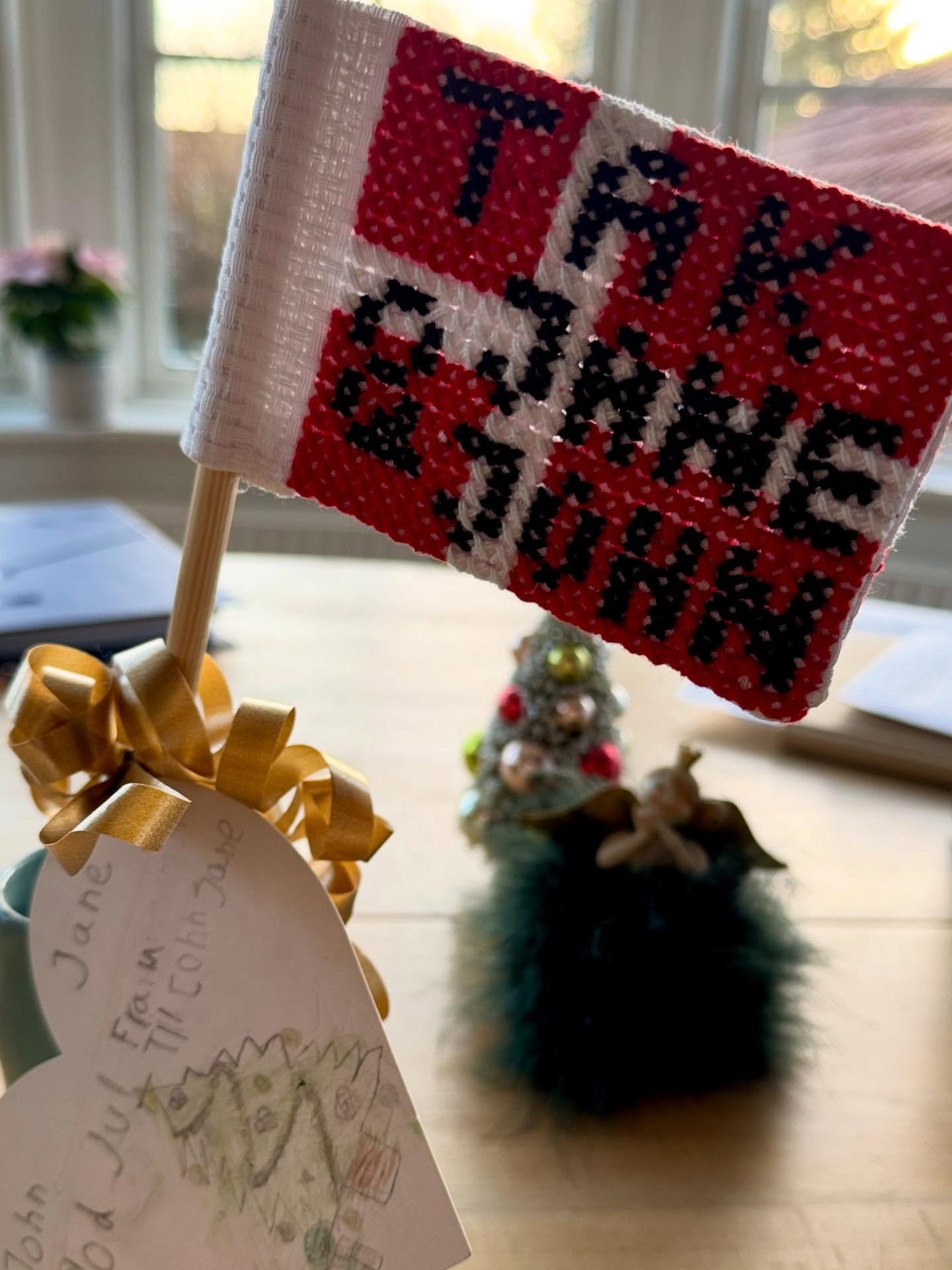 Sikke en dejlig gave vi har f&aring;et af b&oslash;rnene i en af klasserne, hvor vi er skolevenner. 

S&aring; bliver man da glad 🥰

#skolevenner #frivilligtarbejde #tak #seniortiden #meningsfuldtarbejde