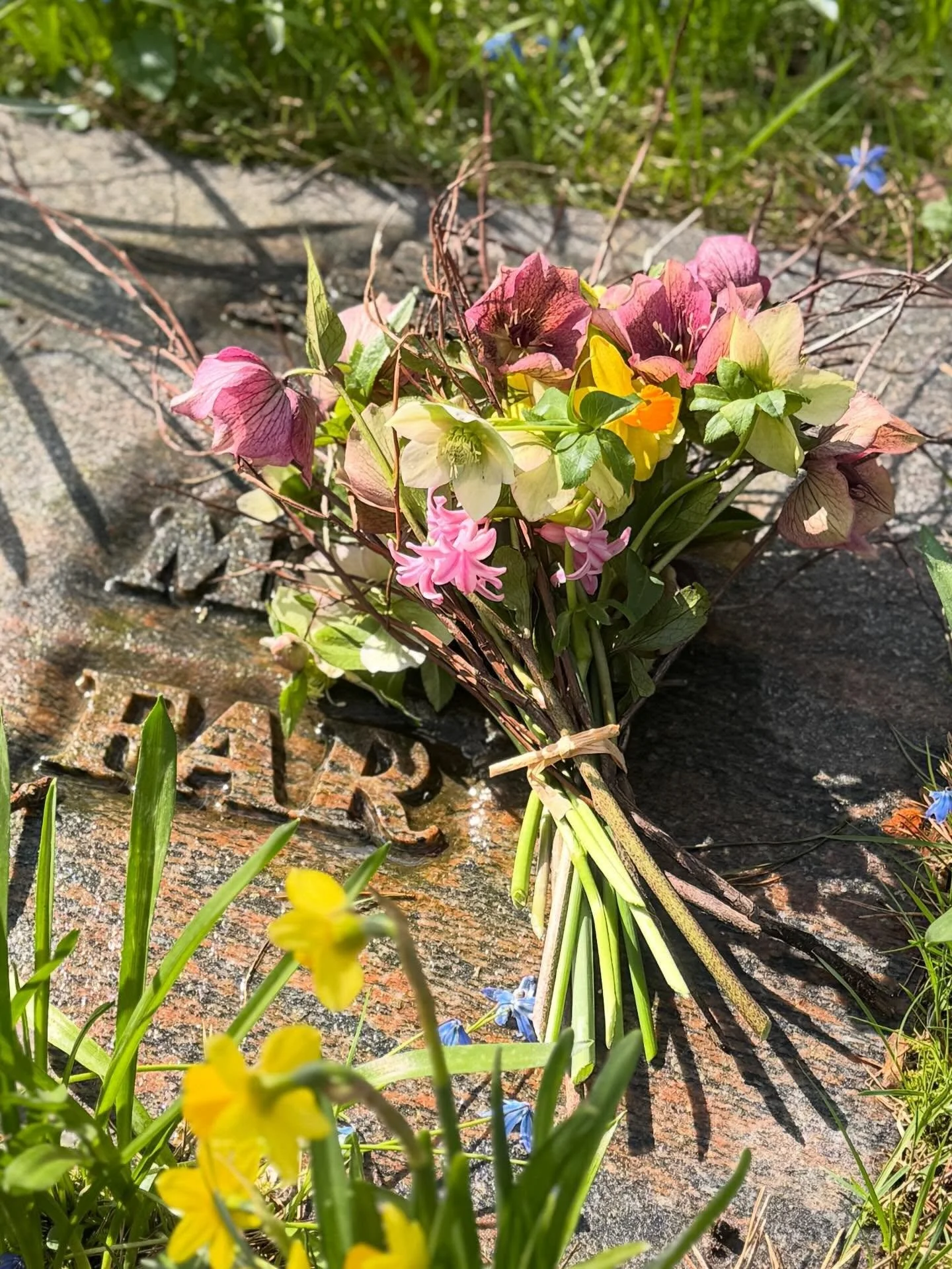 I g&aring;r ville min far v&aelig;re blevet 102 &aring;r. Selvom han ikke l&aelig;ngere er her, lever hans minder videre i mit hjerte.

At mindes dem, vi har mistet, er en vigtig del af at &aelig;re deres liv og den indflydelse, de har haft p&aring; 