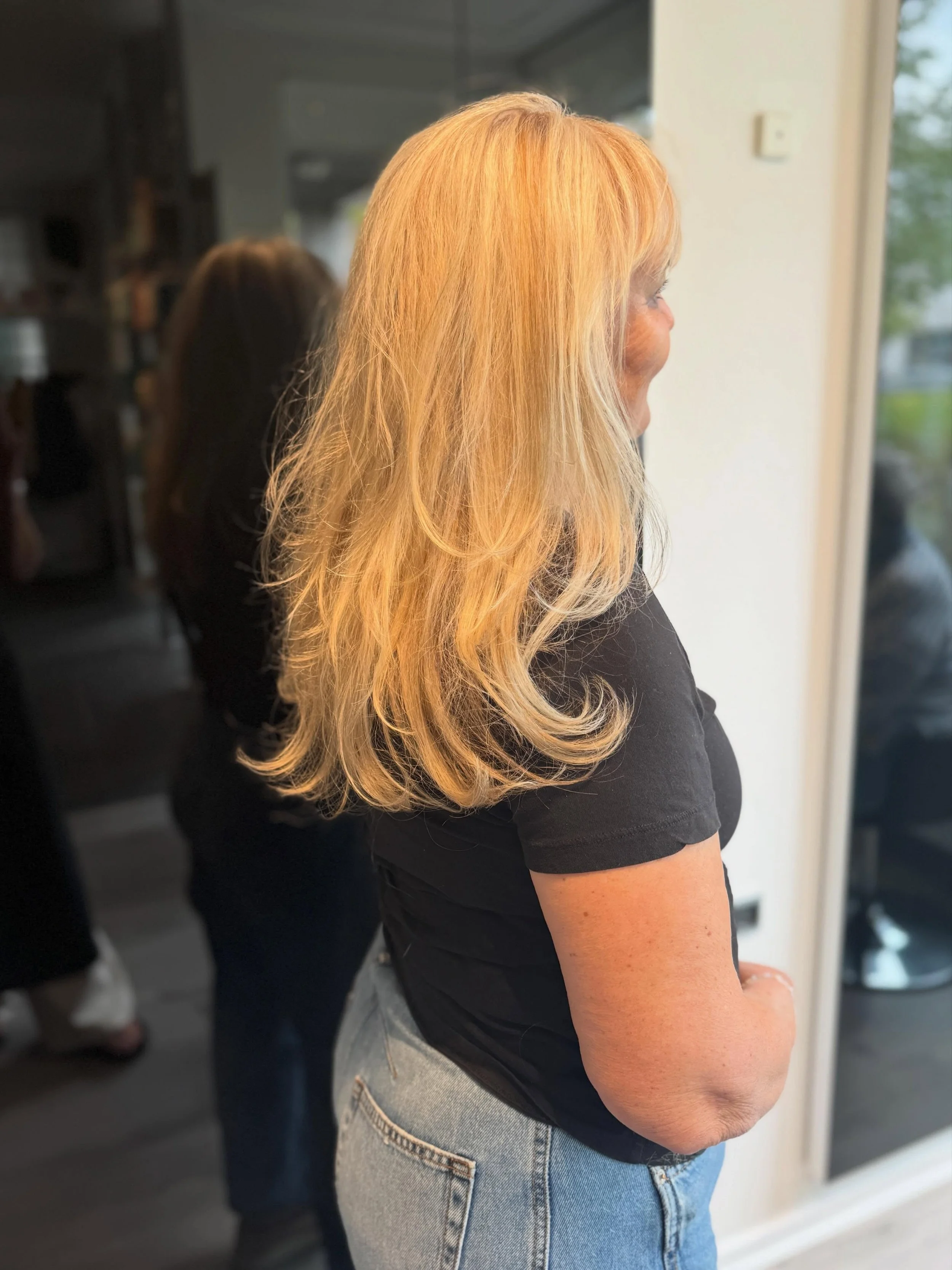 S&aring; blev lokkerne lige ordnet hos min yndlingsfris&oslash;r @hairstylehorsens ✂️❤️

#hosfris&oslash;ren #floth&aring;r #+70 #hairstylehorsens
