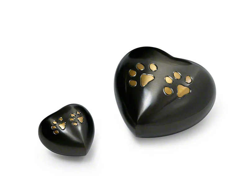 PETRIBUTES_Pawprint-Heart-Urn_group.jpg