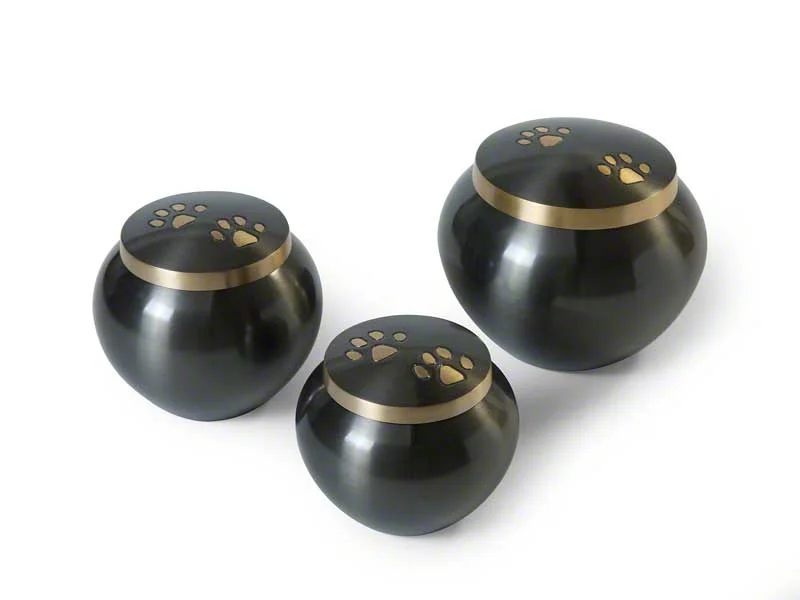 PETRIBUTES_Paw-Print-Urns_Range.jpg