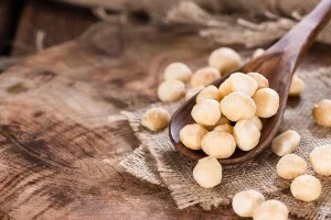 Wooden-Spoon-With-Macadamia-Nu-74325802-300x200.jpg