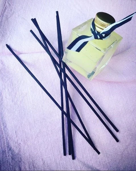 Create your own natural aroma diffuser