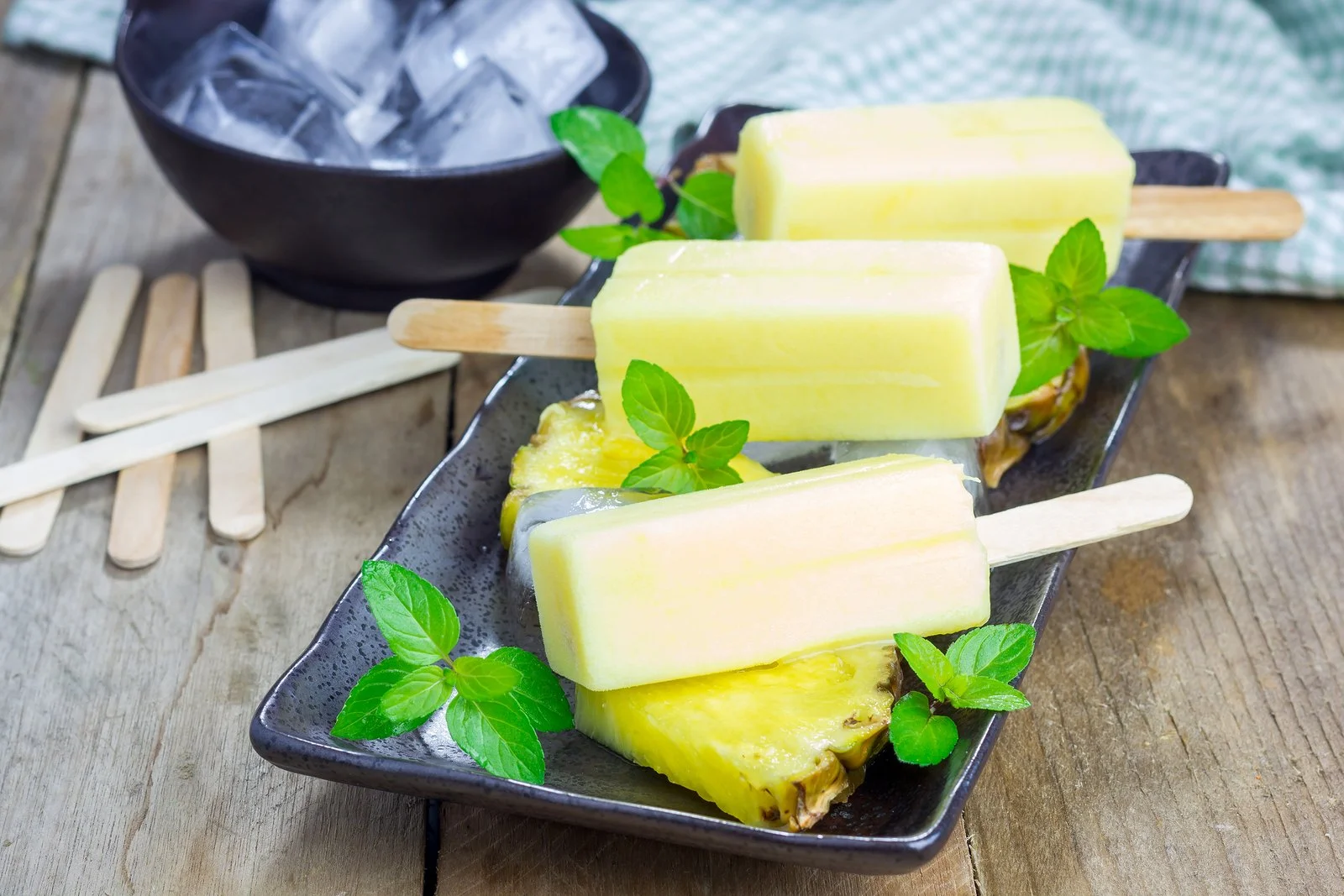 Piña colada ice pop