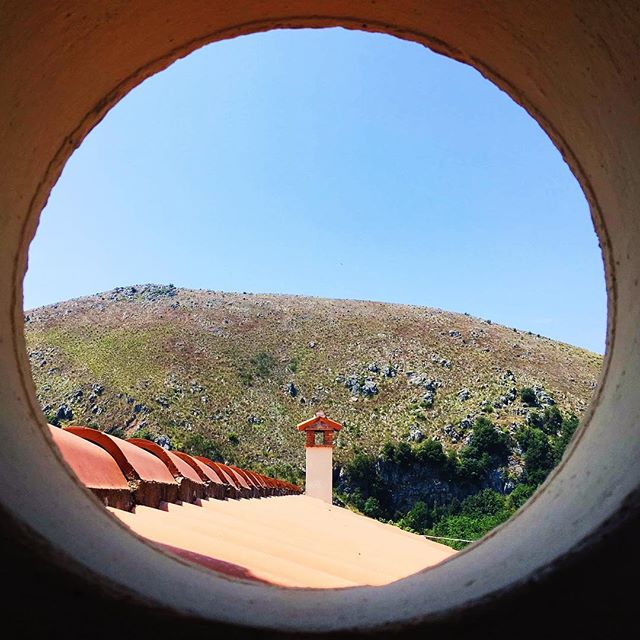View from the toilet upstairs😊 #villatranquillabnb #massadimaratea #southitaly #tyrrheniancoast #view #maratea #bnbitalia