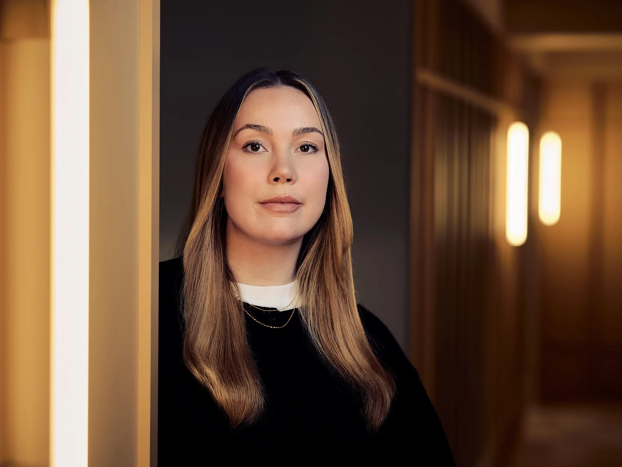 41-phillip-waterman-Niamh-portrait-location-corporate.jpg