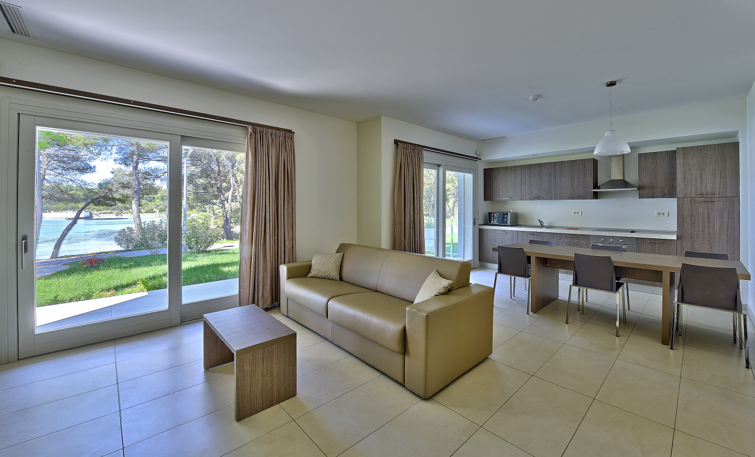 APARTMENT SEA VIEW 2.jpg