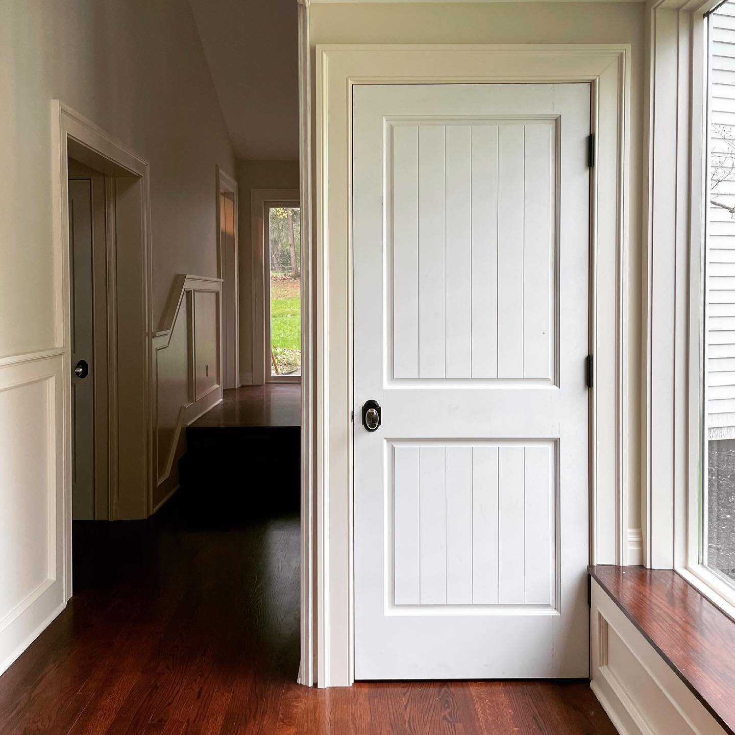 Installing new door slabs into existing jambs and trim can be tricky. We made up a quick jig for 9 new doors and hardware at @slaterockfarm 

Beautiful @emtek_products Hinges and Knobs always makes our job easier too!
.
.
.
#buffalohomes #interiordes