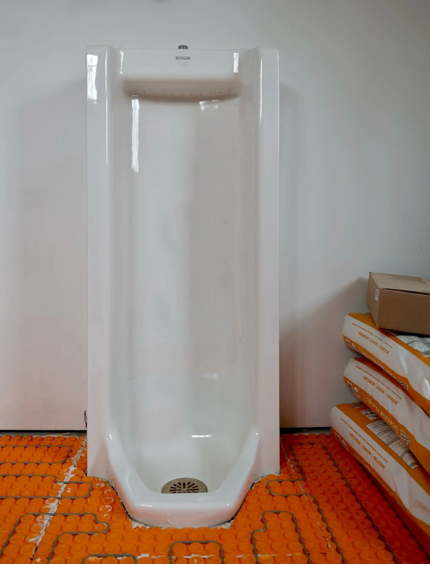 Residential urinals, tile setting, paint prep and fresh windows. Another diverse and productive week in the books! ✅ #contractor #builder #buffalohomes