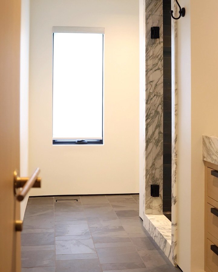 Here&rsquo;s a quick look at one of the three bathrooms we finished up on our Amherst site recently, the stone jambs on the shower door and window turned out sweet! Another fun collaborative project with @westend.interiors ✔️ #buffalohomes #bathroom