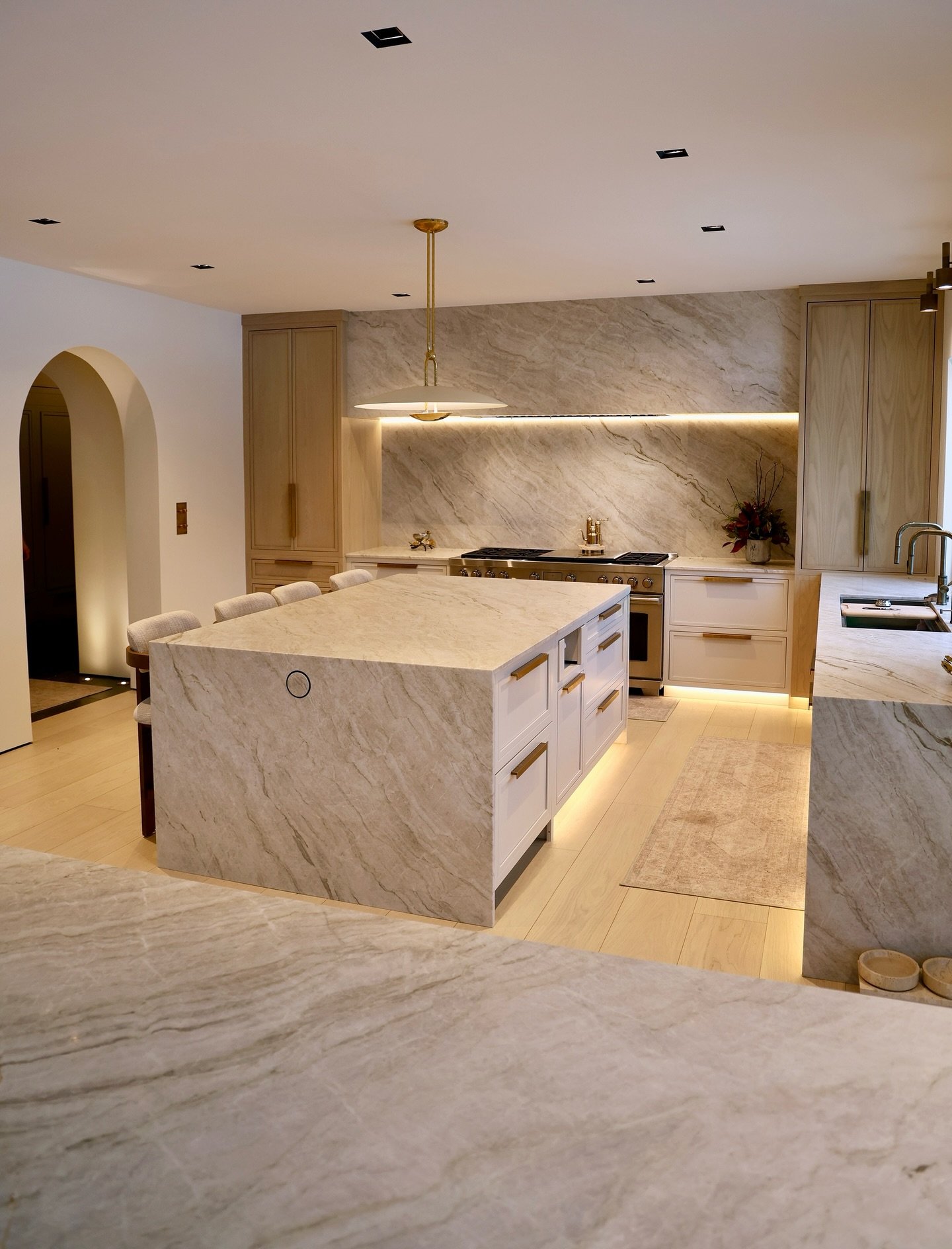 Quite possibly our favorite kitchen buildout to date! Waterfalls on everything 🌊 #kitcheninspo