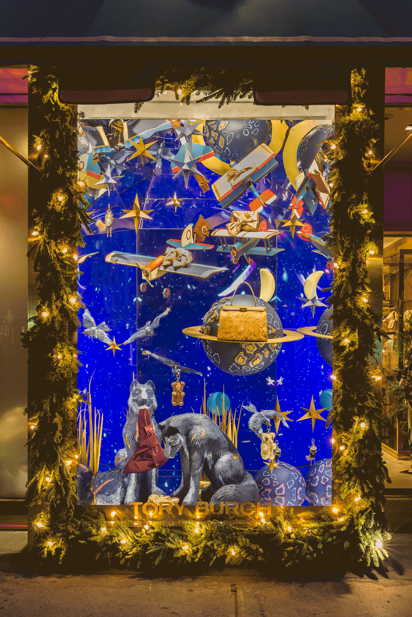 TB_H18_MADISON_HOLIDAY_WINDOW_181119_motion_final.gif
