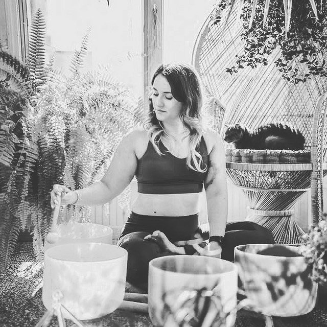 SOFTEN &amp; SETTLE // Close out your weekend with a Sunday Yin + Sound Bath with sweet Holly. ✨Expect 90 minutes of light yin-based movement combined with the melody of a sound bath to create an environment to nurture relaxation, restoration, and re