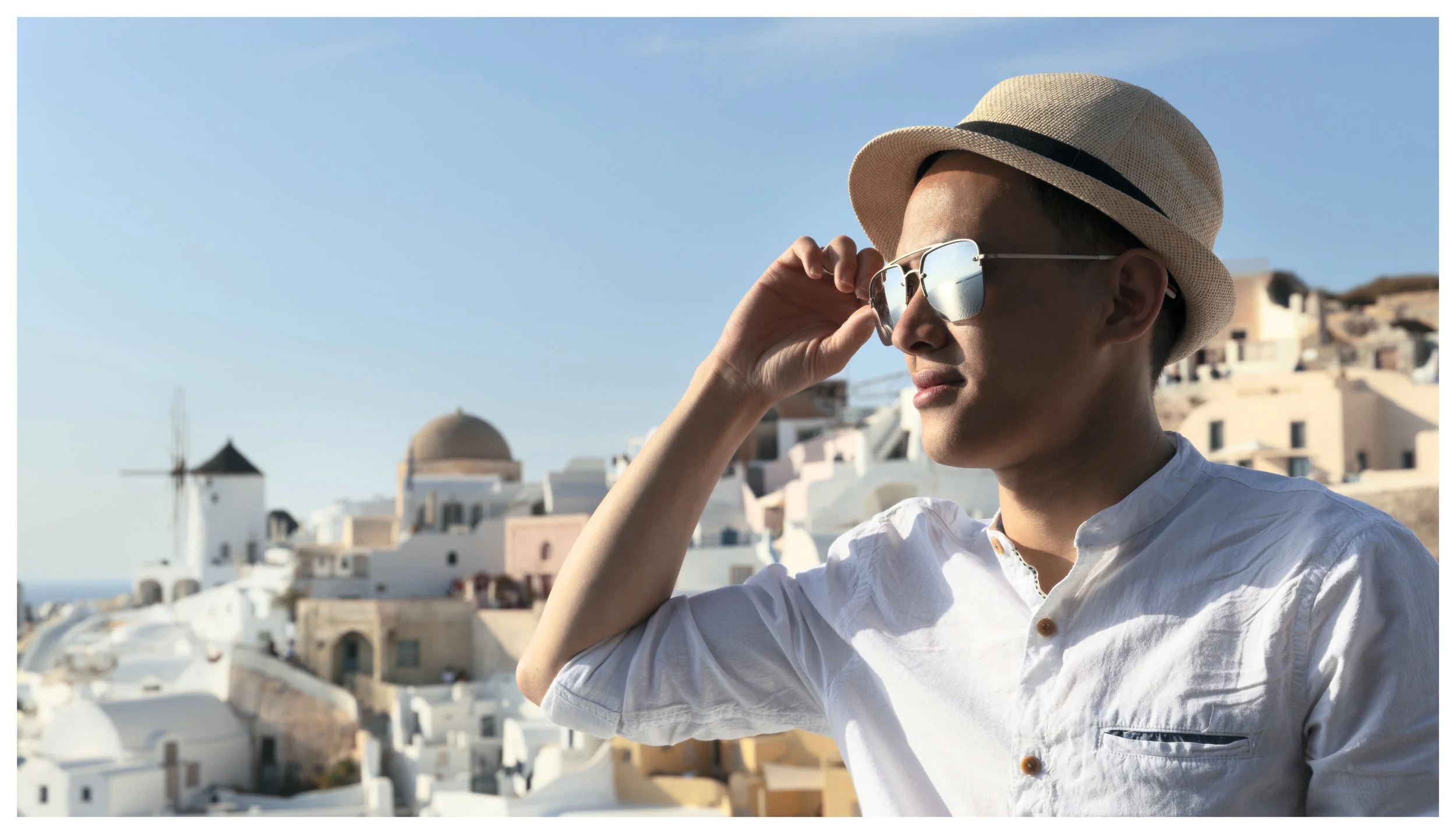 Loue Overlooking Oia