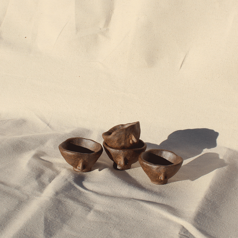 Nosy Pinch Pot