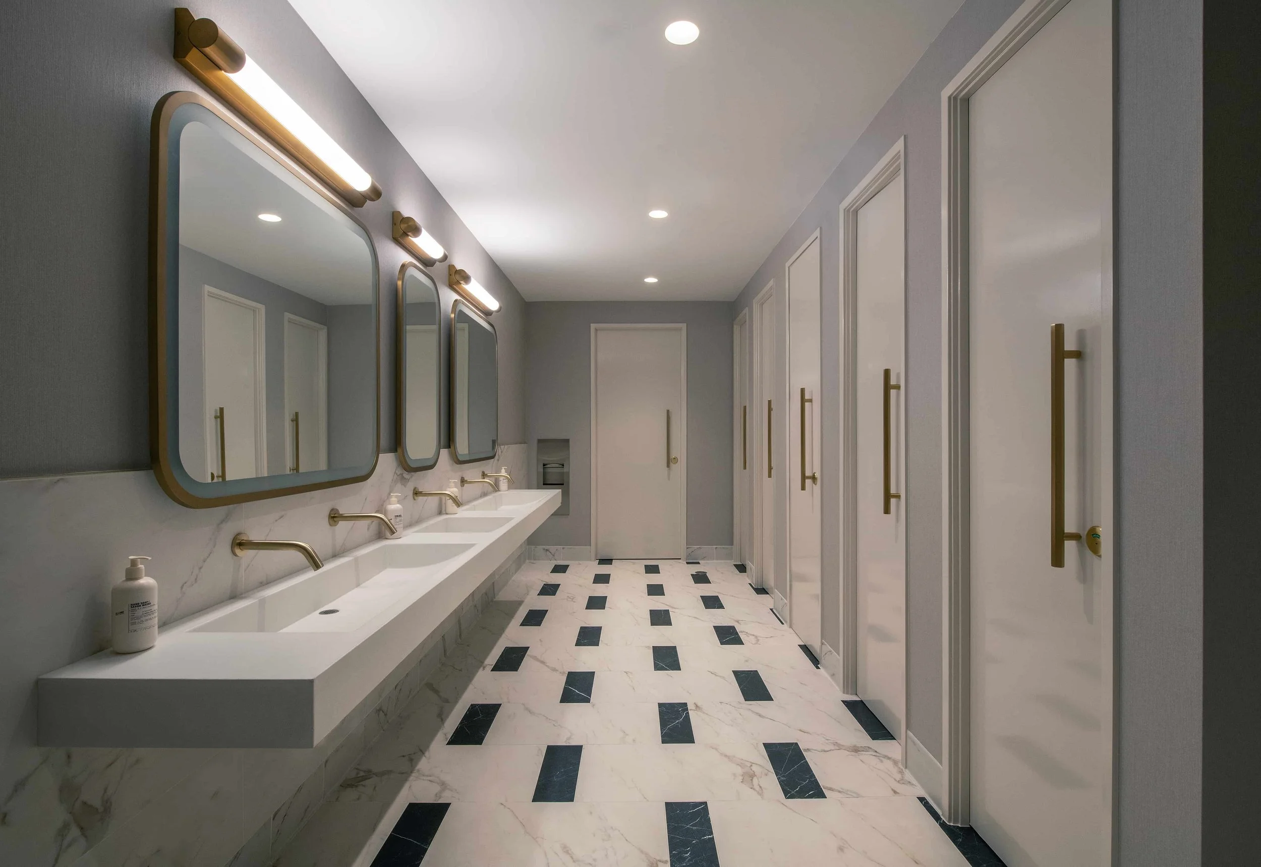 (nya WEST) - Bathroom.jpg