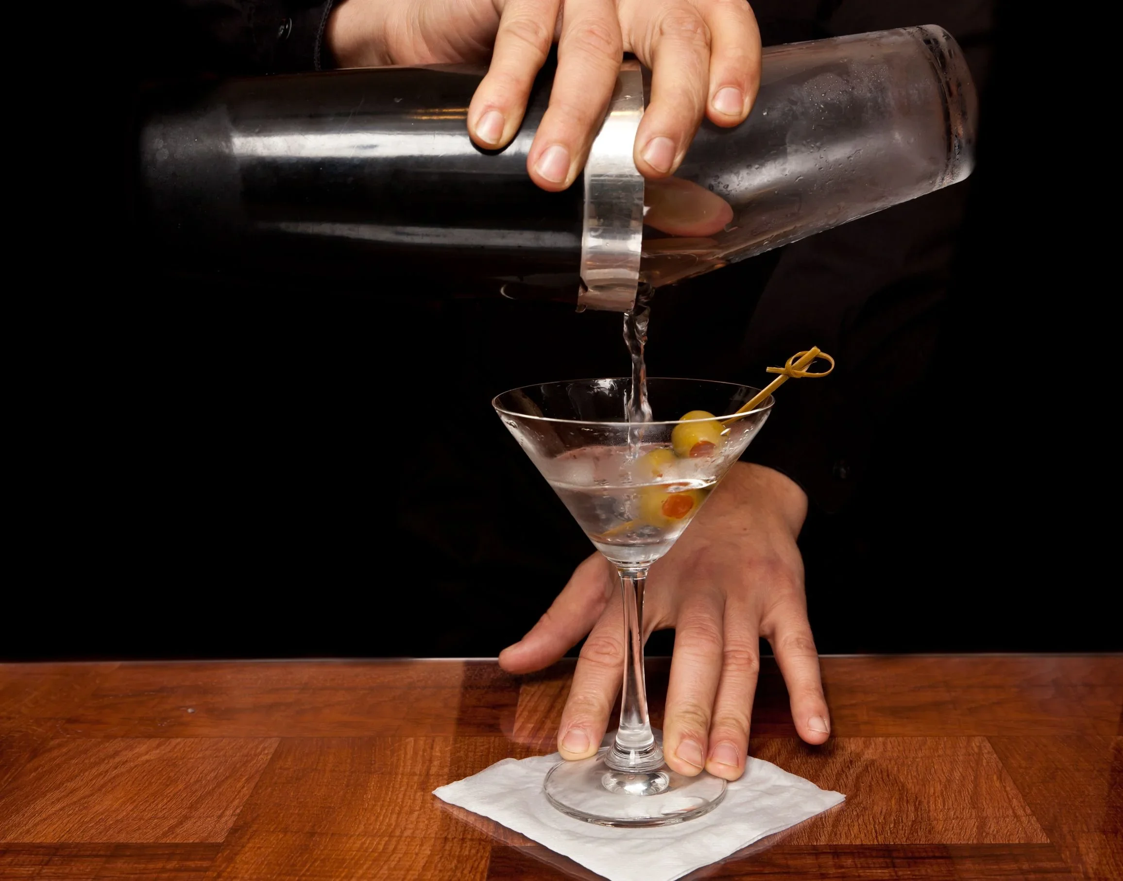 bartender+pouring+martini.webp