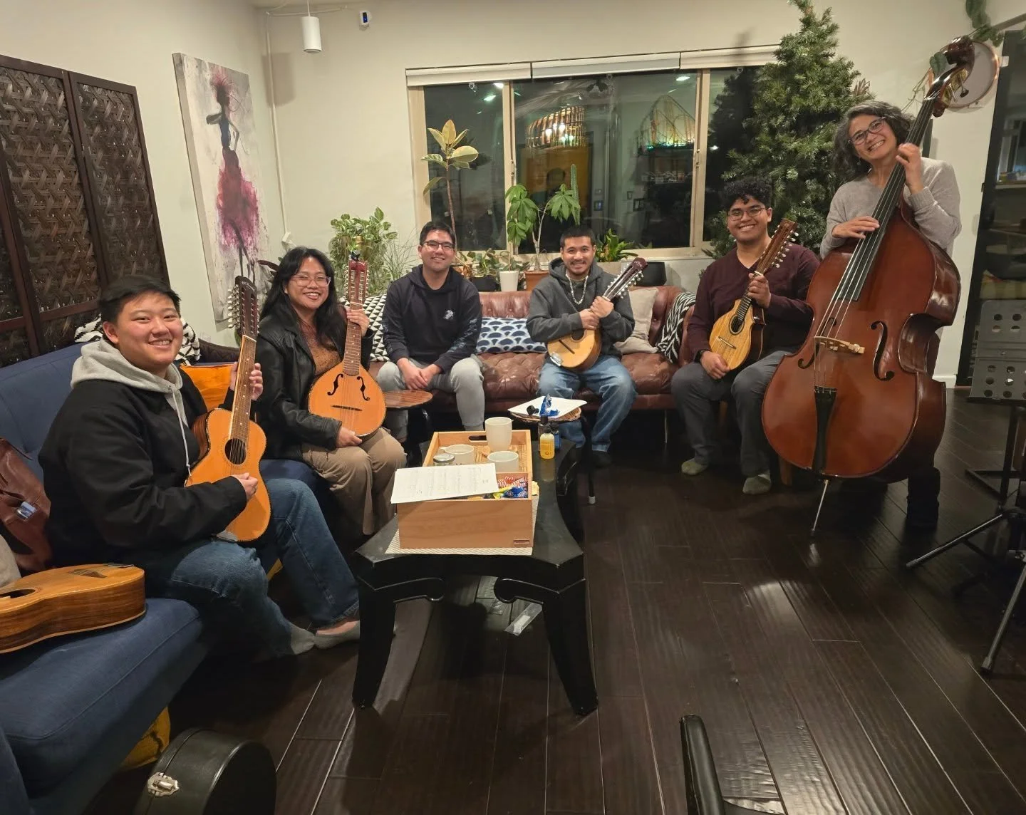 Our second batch in Kawayan Folk Arts Introduction to Rondalla workshop of 2025. Fresh voices and backgrounds breath life into instruments and music. We're excited for you to begin your journey into the diaspora of Philippine arts. Tara!

#rondalla #