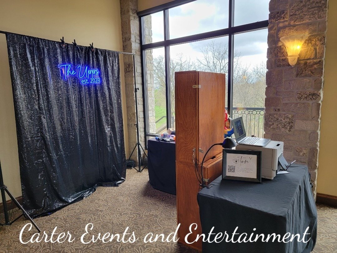 This past weekend DJ Steve Naumann was spinning the tunes while Angie was operating the photobooth for Ashlee and Michael.  Congrats to the newlyweds!  What a blast this wedding was with a full dance floor all night long.  We hope you had as much fun