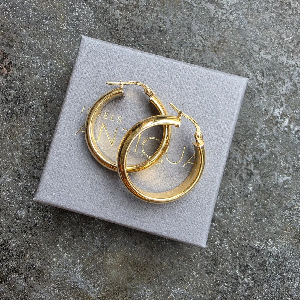 VIintage 9ct Gold Cool and Classic Hoops by UnoAErre