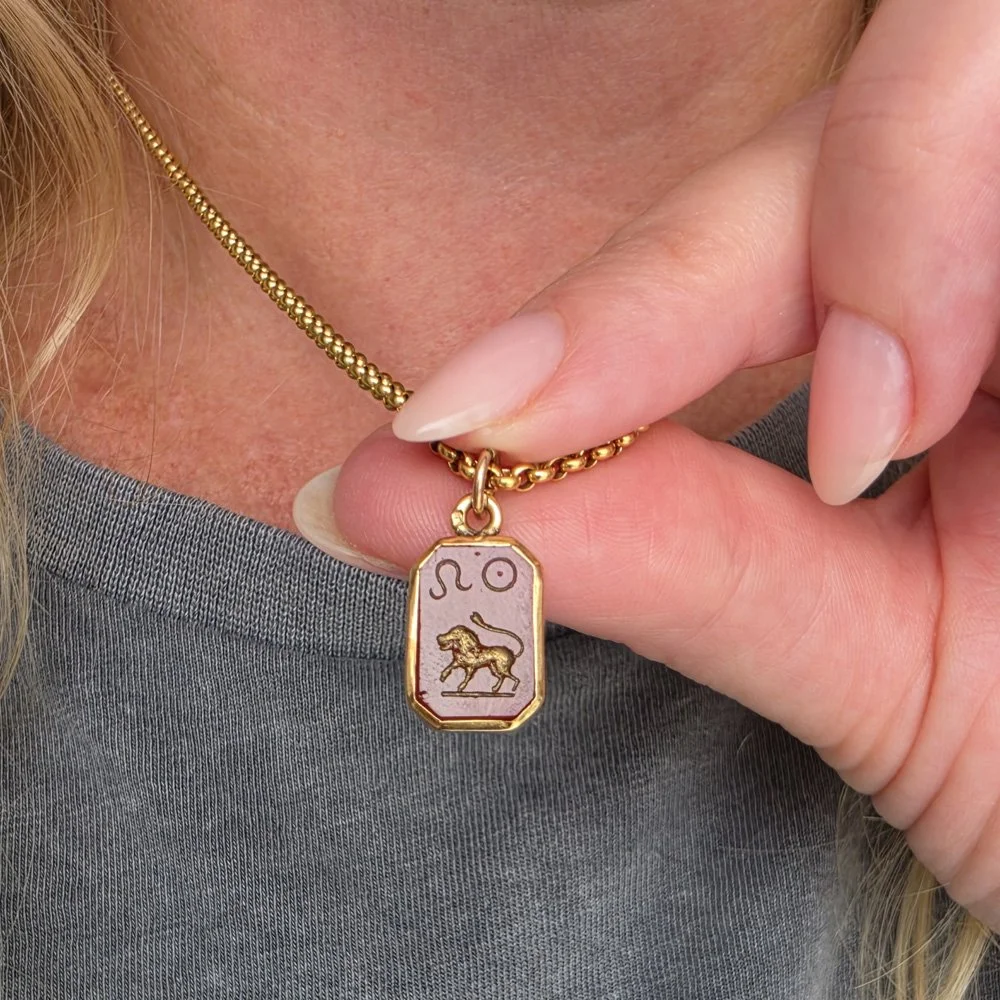 Vintage Leo Zodiac Intaglio Pendant