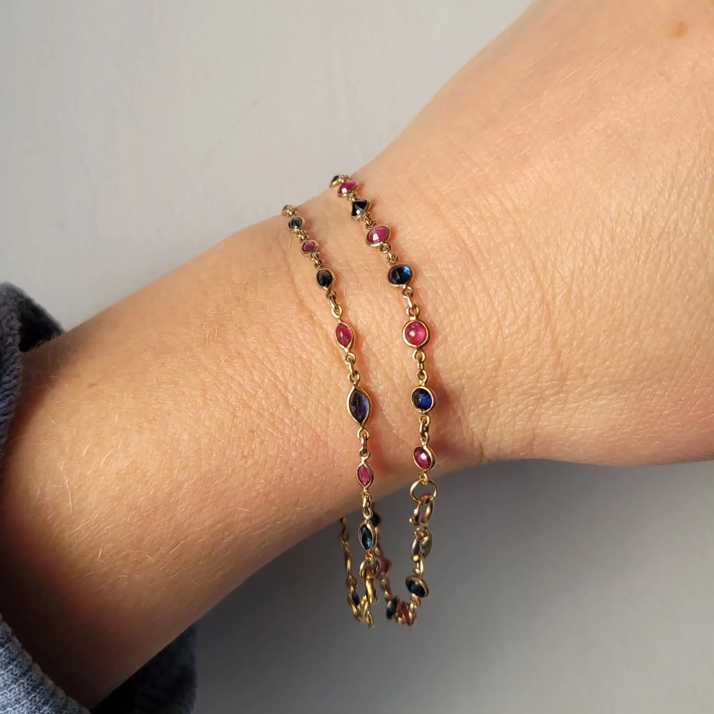 I lied when I said these would be listed yesterday. Soz. But these goooorgey pink and blue sapphire bracelets are up now. One marquise, one brilliant cuts. Yes you could have just the one, but the pair are very cute, no? Tap to shop. 

#sapphire #vin