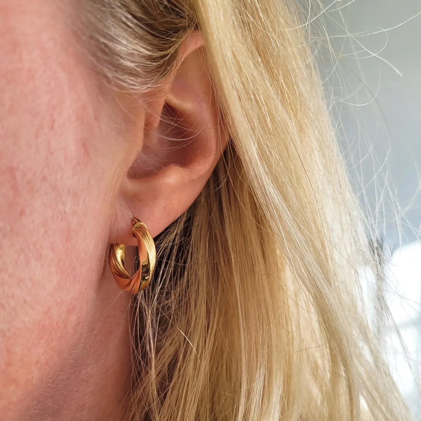 Hair like a bird's nest, but the hoops are always spot on. This little pair is possibly the most practical, wearable, reach for everyday pair ever. 

#goldhoops #vintagegoldhoops #vintagegold #jewelsantiqua