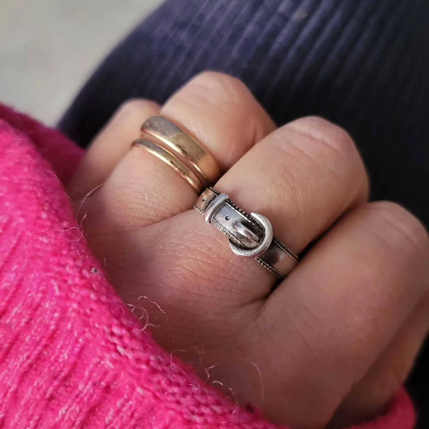 What a handsome little silver buckle ring. An excellent stacker, mix it in with your gold, but I'm also rather taken with the idea of it being a gent's pinky ring 👌

#victorianring #1893 #jewelsantiqua