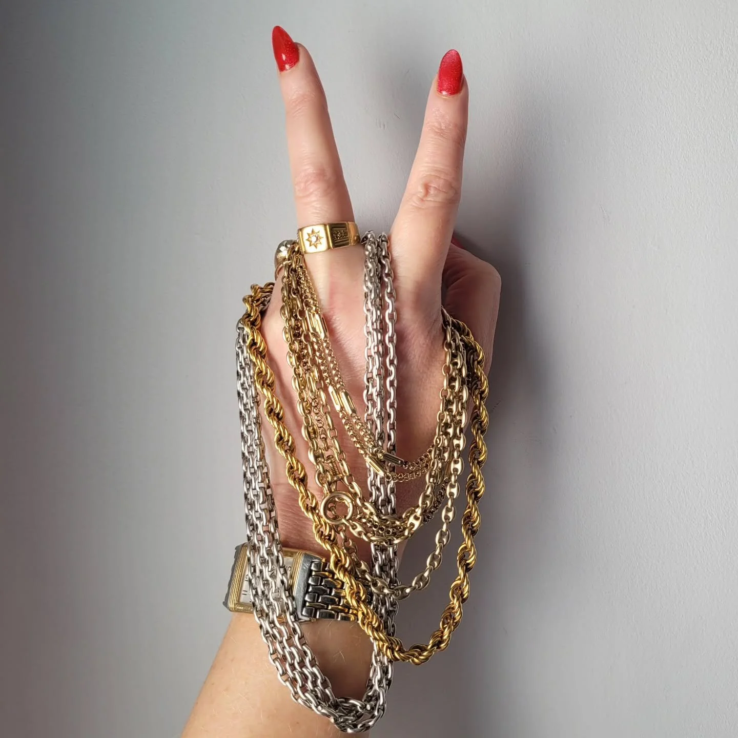 Wishing you all a very merry Christmas, whatever that may mean to you. If you need company, I  hope you have it, and if it's some quiet time you need, I hope you get to hide away and enjoy the next few days your way. Mine will be noisy, and full of f