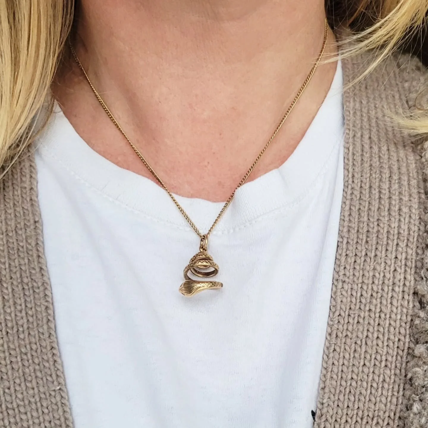 Serious Kaa vibes with this late 60s snakey! So twisty and sculptural, he's a good one.