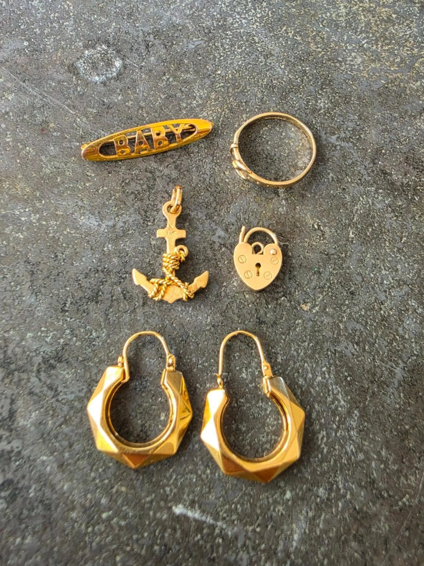 A little round up of some of the fresh gold dropped this week. All under &pound;340, all solid gold 💛