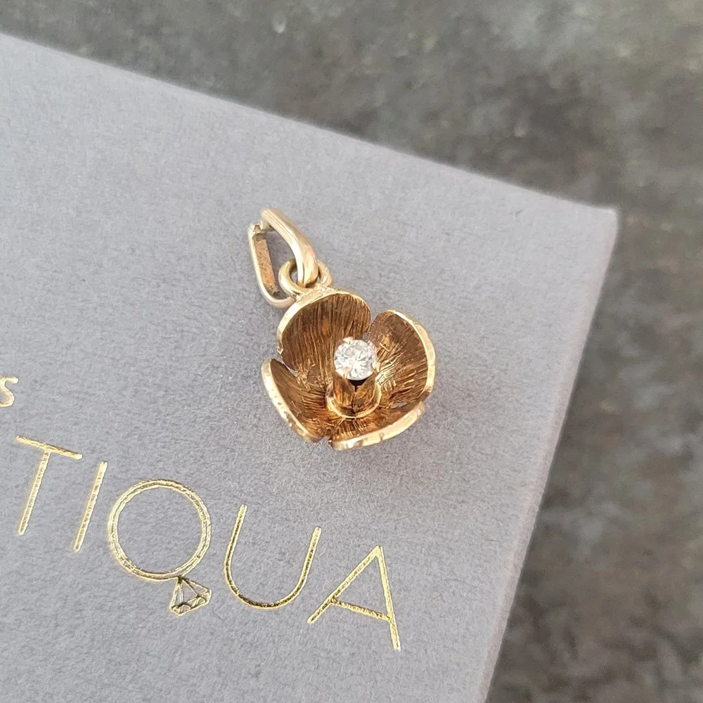 Adorable 15ct Gold and Diamond Buttercup Pendant